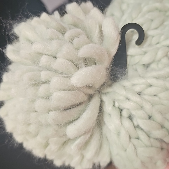 Roxy Mint Green Oversized Pom Pom Cable Knit Fuzzy Beanie - Picture 3 of 4